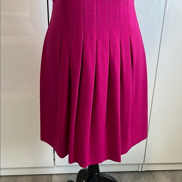 TED BAKER NWOT Fuchsia Fit and Flare Midi Dress Gold Hardware, Size 8 - Picture 4 of 12